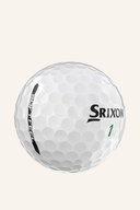 Weiße Srixon Soft Feel Golfbälle, weiche Oberfläche und klare Markierung, ideal für entspanntes Spiel auf dem Golfplatz.
