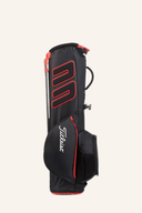 Titleist Players 4 Carbon Standbag mit mehreren Fächern und stabilem Tragegurt, ideal für Golfspieler.