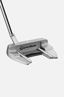 TaylorMade RBZ Speedlite Komplettset mit Golfschlägern, Driver, Fairwayholz und Putter, auf einem Golfplatz liegend