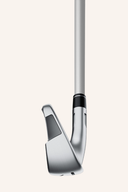 TaylorMade Stealth Eisensatz für Damen, detaillierte Eisen mit schwarzem Finish und modernem Design, ideal für Golfspielerinnen.