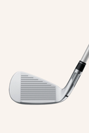 Schwungvoller TaylorMade Stealth Eisensatz für Damen mit glänzendem Finish und komfortablem Design, ideal für präzises Spiel.