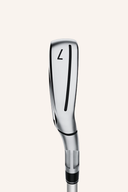 TaylorMade Stealth Eisensatz für Damen, moderne Golfschläger mit schwarzem Design und hochwertigen Eisen für präzises Spiel