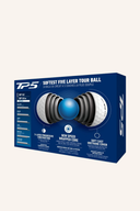 Weiße TaylorMade TP5 Golfbälle liegen auf einem Golfplatz, bereit für den Abschlag. Hochwertige Bälle für optimales Spiel.