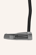 TaylorMade Spider Tour X Double Bend Putter, Nahaufnahme des Golfputters mit gebogenem Schlägerkopf und grünem Griff.