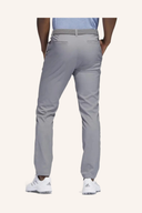 Adidas Ultimate 365 Tapered Golfhose aus Textil, lange Hosen in Hellgrau, für optimalen Komfort beim Golf.