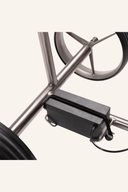TiCad Liberty Pro 2026 Elektrotrolley mit detailliertem Radstand und robustem Design.