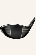 Titleist GT3 Driver, Golfschläger mit schwarzem Schlägerkopf und grauem Griff, auf einem Golfplatz liegend