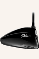 Titleist GT3 Driver, Golfschläger mit Schlägerkopf und Griff, auf einem weißen Hintergrund sichtbar