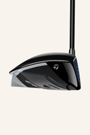 TaylorMade Qi10 Driver mit schwarzem Schlägerkopf und Griff, Nahaufnahme des Schlägerkopfes und des Markenlogos