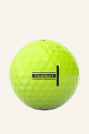 Gelbe Titleist Tour Soft 2024 Golfbälle, Nahaufnahme der weichen Bälle mit Titleist-Logo.