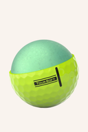 Gelbe Titleist Tour Soft 2024 Golfbälle, Nahaufnahme der weichen Bälle mit glatter Oberfläche und Markenlogo.