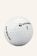 TaylorMade TP5 (2026) Golfbälle, normale Bälle, mit roter Markierung und schwarzem Logo, auf weißem Hintergrund.