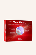 Weiße Titleist TruFeel Golfbälle, Nahaufnahme der Bälle mit markanter Oberfläche, ideal für präzises Golfspiel.