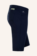 Alberto MONA-K 3xDRY® Cooler Golfshorts, kurze Hosen in Schwarz, aus atmungsaktivem Material, auf einem weißen Hintergrund.