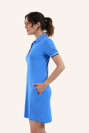 Chervo Viviana Kleid aus leichtem Stoff, mit floralem Muster und schmeichelhaftem Schnitt, auf einem Model getragen