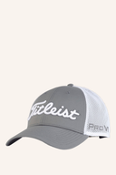 Weiße Tour Performance Mesh Cap von Titleist, atmungsaktive Golfmütze mit Mesh-Design, bequem und stilvoll für den Golfsport.