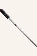 Wilson Infinite Bean Putter mit schwarzem und rotem Schaft, perfekt für präzises Golfspiel auf dem Grün.