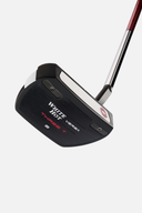 Weißer Odyssey White Hot Versa 3T Putter mit ergonomischem Griff und breiter Schlagfläche, ideal für präzises Putten auf dem Grün.