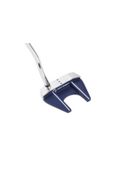 Odyssey Stroke Lab Seven Putter, schwarzer Damen-Putter mit gebogener Schlagfläche, auf einem Golfplatz.